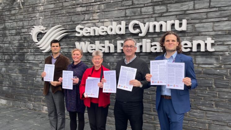 Ahead of a Senedd session on the constitutional future for Wales, UNISON Cymru/Wales and other unions delivered a statement to Jane Hutt and the counsel general calling for the devolution of youth justice and probation to wales